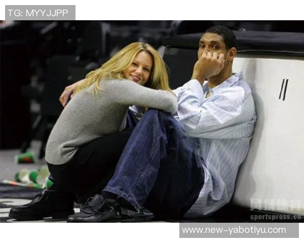 悼念托尼帕克父亲邓肯大卫罗宾逊与前妻齐聚送别 悼念托尼帕克父亲邓肯大卫罗宾逊与前妻齐聚送别