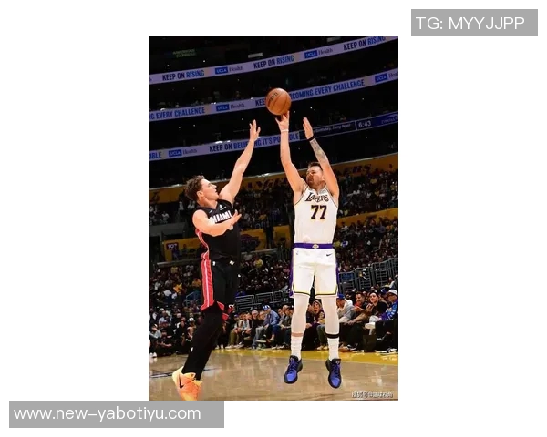 东契奇生涯第八次豪取45分10篮板5三分创历史新高超越哈登独享第一 东契奇生涯第八次豪取45分10篮板5三分创历史新高超越哈登独享第一