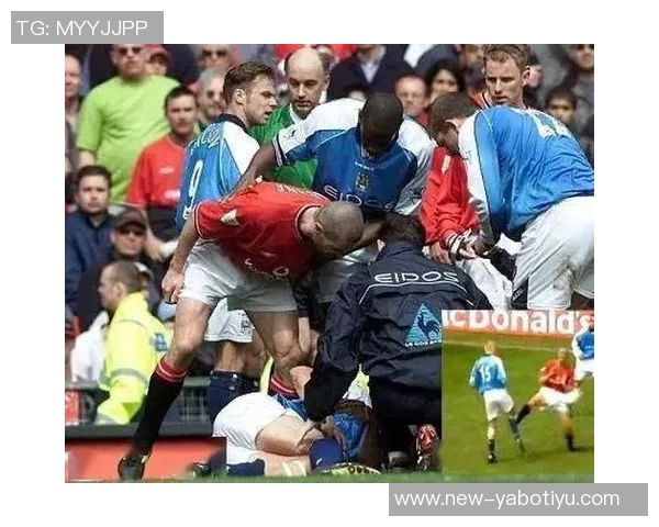 哈兰德铲射破门遭遇重创下身撞击立柱瞬间令人心疼 哈兰德铲射破门遭遇重创下身撞击立柱瞬间令人心疼