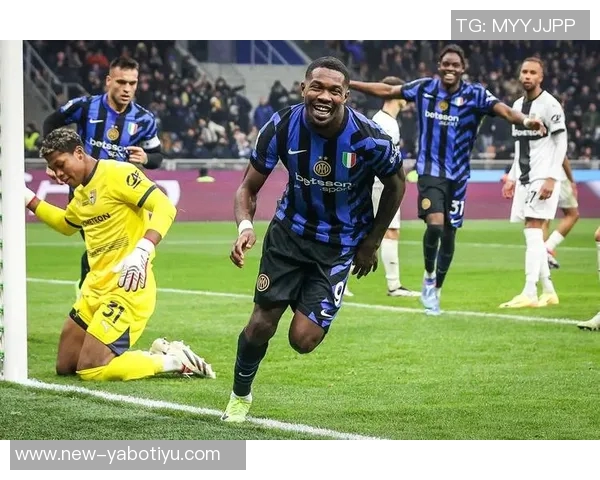 国米因邓弗里斯伤缺至三月初积极寻求冬窗右后卫引援方案