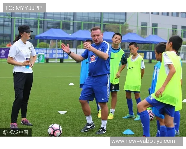 塞尔维亚教练团队深入绿军学习提升球员服务与教练协作效率